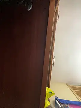 alissonfernandez  online show from April 5, 7:33 pm