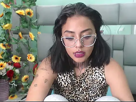 Snapshot of Lovely_celeste chatting on December 3, 9:33 am Lovely celeste online show from December 3, 9:33 am