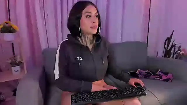 Snapshot of Lovely_celeste chatting on October 16, 2:56 am Lovely celeste online show from October 16, 2:56 am