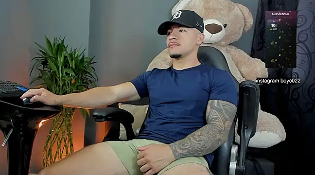 boyc022  online show from February 22, 10:18 am