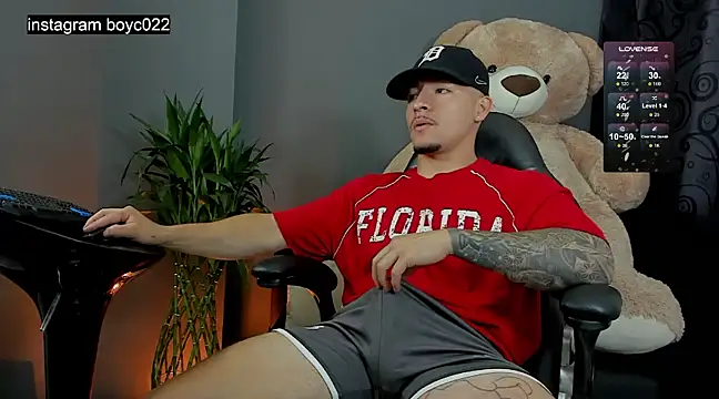 boyc022  online show from March 6, 10:26 pm