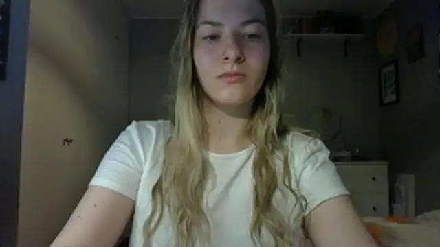 Snapshot of ROSIEx_sweet chatting on October 28, 7:45 am ROSIEx sweet online show from October 28, 7:45 am