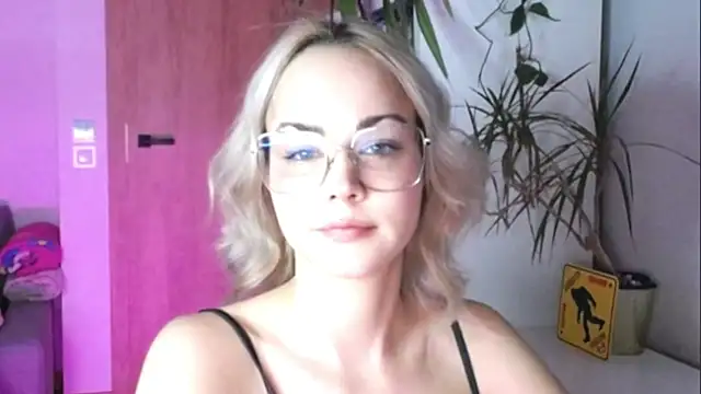 Snapshot of ROSIEx_sweet chatting on January 14, 8:42 am ROSIEx sweet online show from January 14, 8:42 am