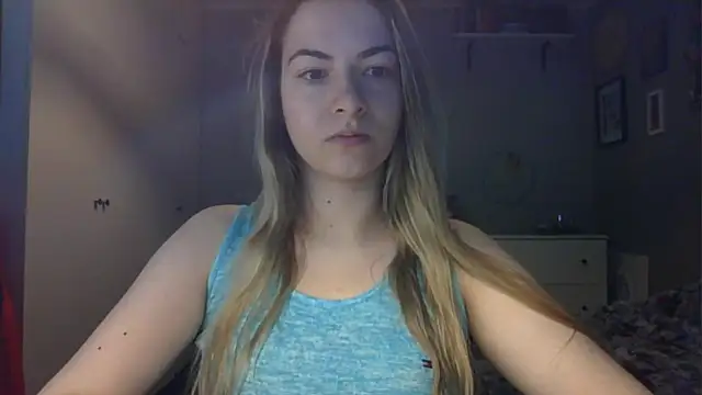 Snapshot of ROSIEx_sweet chatting on April 16, 6:47 am ROSIEx sweet online show from April 16, 6:47 am