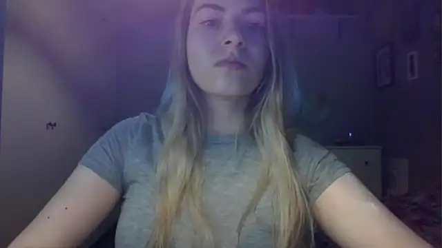 Snapshot of ROSIEx_sweet chatting on April 21, 7:03 am ROSIEx sweet online show from April 21, 7:03 am