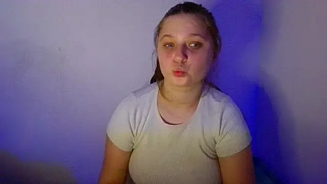 Snapshot of kila_lo chatting on January 31, 11:45 pm kila lo online show from January 31, 11:45 pm