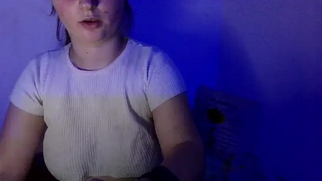 Snapshot of kila_lo chatting on February 1, 8:16 pm kila lo online show from February 1, 8:16 pm