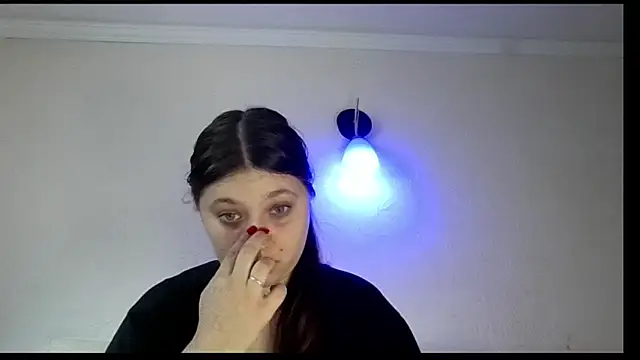 Snapshot of kila_lo chatting on February 17, 1:21 pm kila lo online show from February 17, 1:21 pm