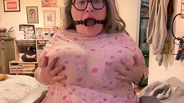 Snapshot of MimiParis chatting on January 8, 4:22 pm MimiParis online show from January 8, 4:22 pm