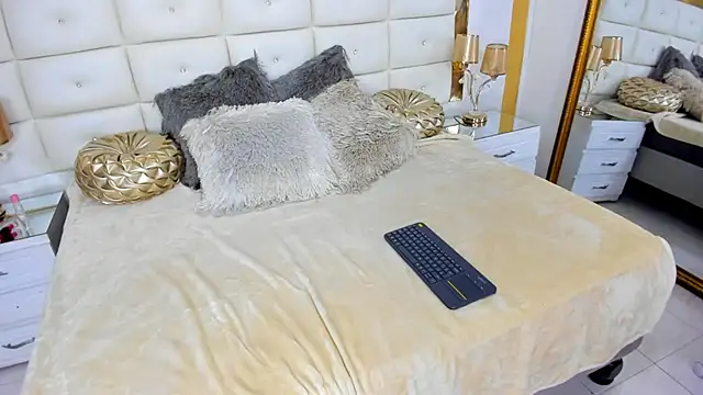 Snapshot of CoralHarmon chatting on December 12, 9:48 pm CoralHarmon online show from December 12, 9:48 pm
