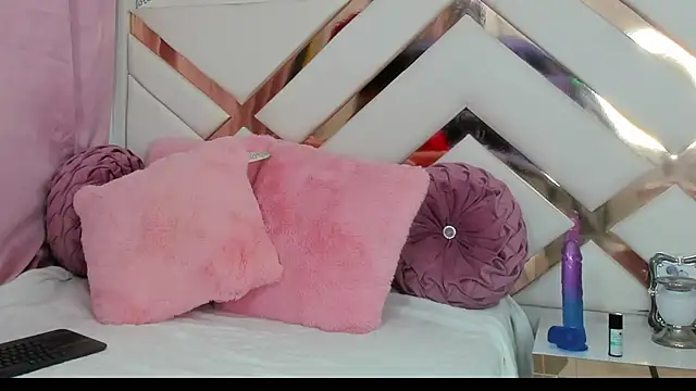 Snapshot of CoralHarmon chatting on December 24, 2:12 pm CoralHarmon online show from December 24, 2:12 pm