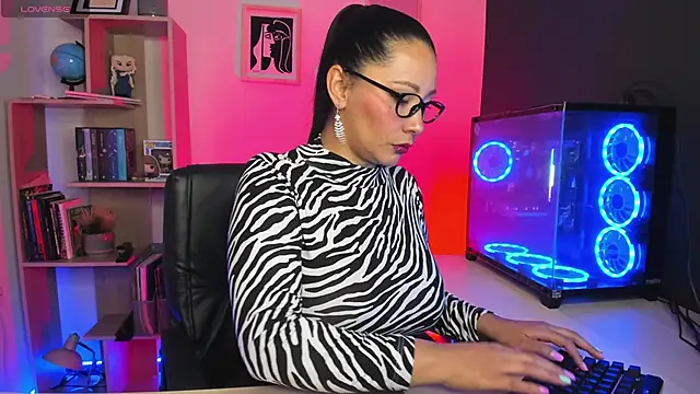 Sue Wolls online show from January 6, 5:59 pm