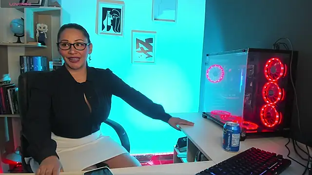 Sue Wolls online show from January 14, 9:30 pm