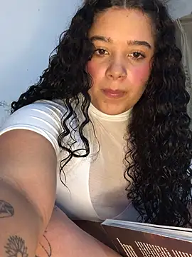 Snapshot of Julieta_333 chatting on March 17, 3:36 am Julieta 333 online show from March 17, 3:36 am