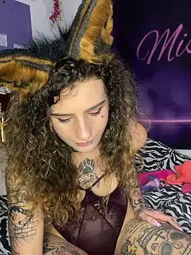 Snapshot of BlazyKitsune- chatting on December 28, 1:38 pm BlazyKitsune- online show from December 28, 1:38 pm