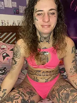 Snapshot of BlazyKitsune- chatting on February 7, 8:44 am BlazyKitsune- online show from February 7, 8:44 am