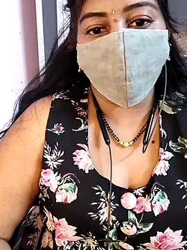 RomeoJuliet345 online show from March 4, 5:52 pm