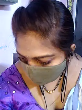 RomeoJuliet345 online show from April 4, 11:40 am