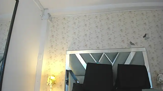 Queenjenn   online show from December 11, 8:50 pm