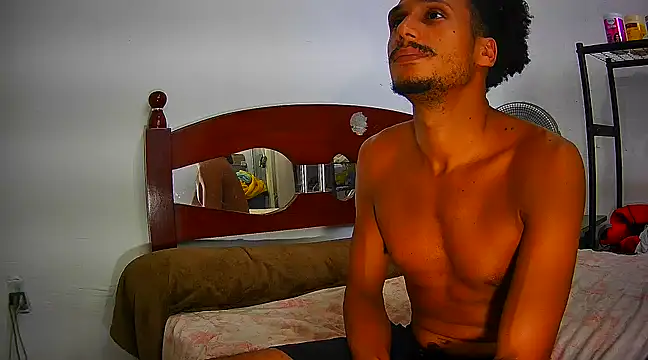 Snapshot of SkinnyLatinMan chatting on February 17, 3:31 pm SkinnyLatinMan online show from February 17, 3:31 pm
