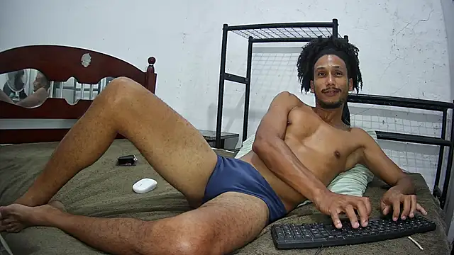 Snapshot of SkinnyLatinMan chatting on October 3, 12:40 am SkinnyLatinMan online show from October 3, 12:40 am