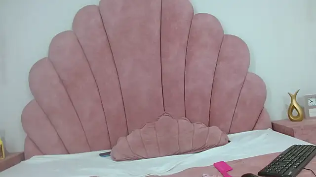 Candy Bony online show from February 8, 8:32 pm