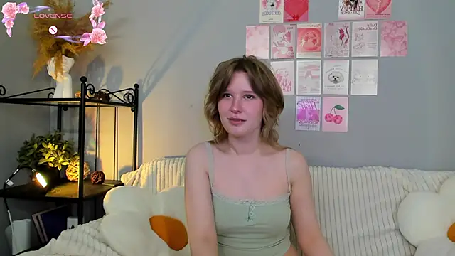 EvaStevs online show from March 15, 5:48 pm