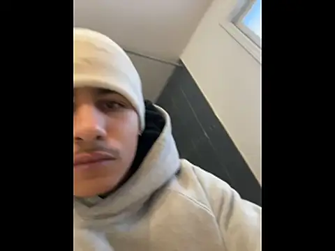 Snapshot of johnycash21 chatting on February 20, 12:27 pm johnycash21 online show from February 20, 12:27 pm
