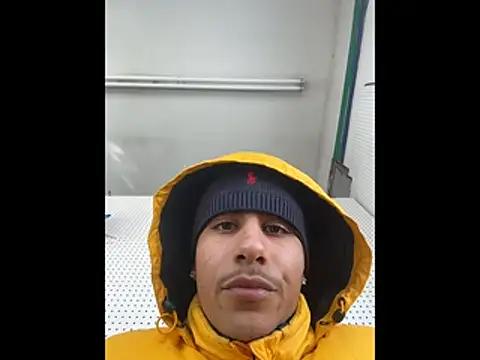 Snapshot of johnycash21 chatting on February 23, 3:53 pm johnycash21 online show from February 23, 3:53 pm