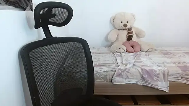 Snapshot of diamondGirl chatting on February 11, 3:40 am diamondGirl online show from February 11, 3:40 am