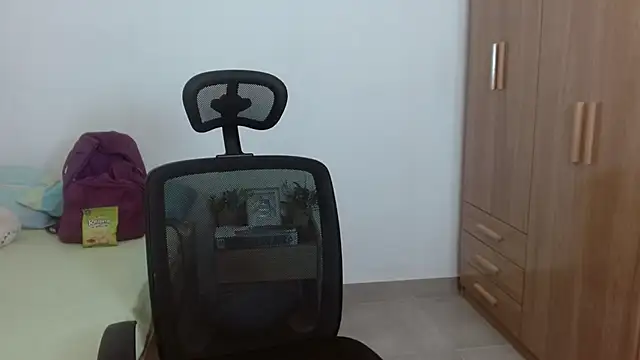 Snapshot of diamondGirl chatting on March 16, 4:20 am diamondGirl online show from March 16, 4:20 am