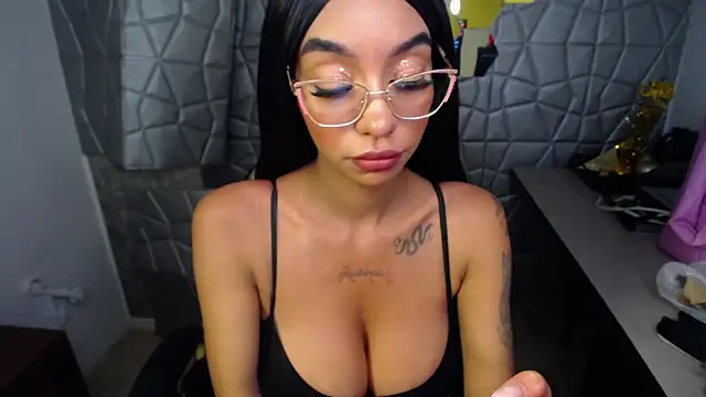 Tiffanny online show from March 4, 6:39 pm