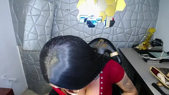 Tiffanny online show from March 5, 3:40 pm