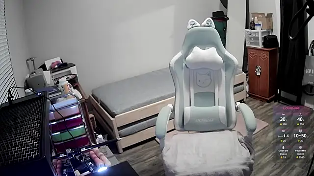 LilyFoxxx online show from March 20, 5:23 am