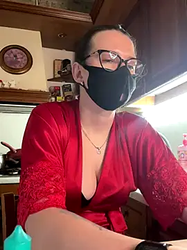 Snapshot of MoonKseni chatting on December 3, 10:06 am MoonKseni online show from December 3, 10:06 am