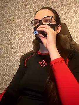 Snapshot of MoonKseni chatting on December 4, 7:17 am MoonKseni online show from December 4, 7:17 am
