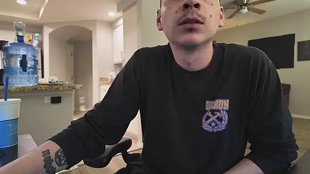 Cuminsideyou42 online show from February 16, 12:08 am