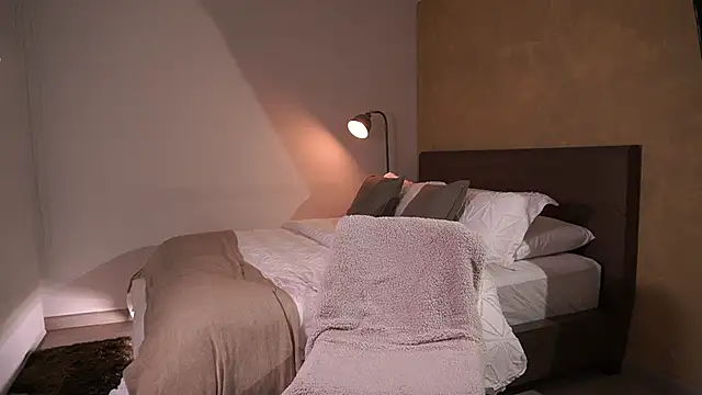 paulacora100 online show from February 28, 3:15 am