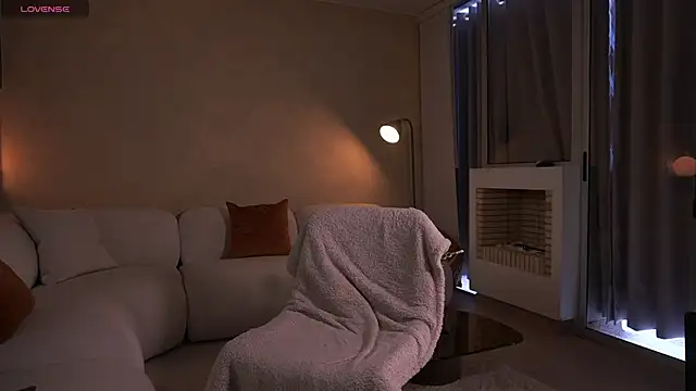 paulacora100 online show from March 16, 3:17 pm