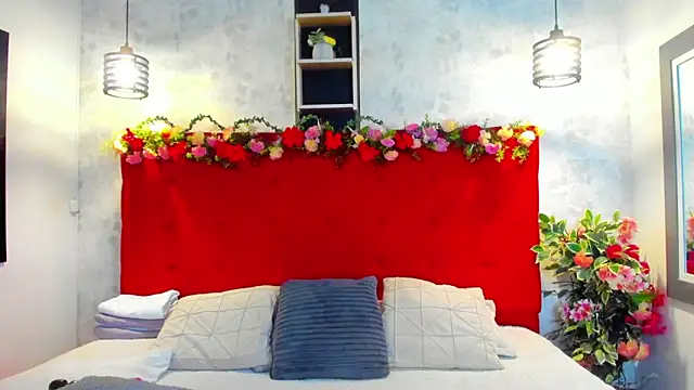 Snapshot of SilvannaFit chatting on April 22, 11:45 am SilvannaFit online show from April 22, 11:45 am