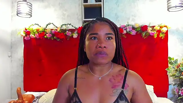 Snapshot of SilvannaFit chatting on April 23, 12:29 pm SilvannaFit online show from April 23, 12:29 pm