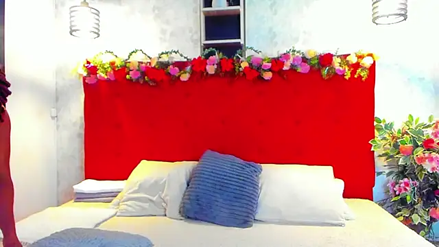 Snapshot of SilvannaFit chatting on May 9, 9:03 am SilvannaFit online show from May 9, 9:03 am