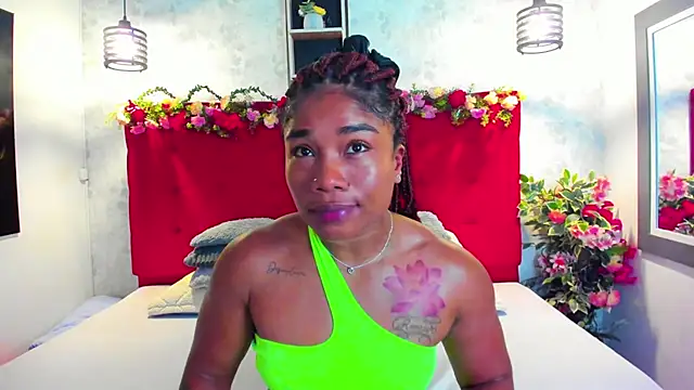 Snapshot of SilvannaFit chatting on June 2, 11:23 am SilvannaFit online show from June 2, 11:23 am