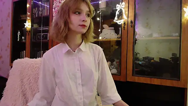 cloudgirrl online show from January 7, 10:30 pm