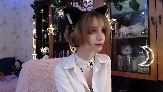 cloudgirrl online show from February 27, 7:37 pm