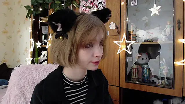 cloudgirrl online show from March 19, 8:32 pm