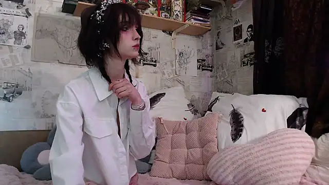 cloudgirrl online show from April 12, 4:34 pm