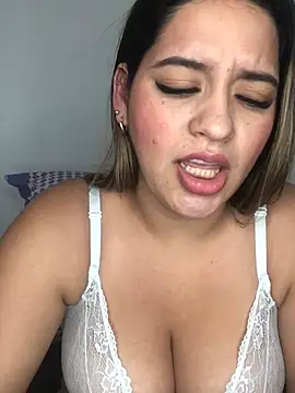 Snapshot of Amira__Fatima chatting on February 11, 7:16 pm Amira Fatima online show from February 11, 7:16 pm