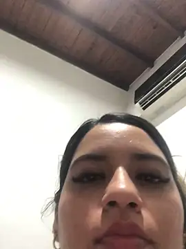 Snapshot of Amira__Fatima chatting on February 12, 1:27 pm Amira Fatima online show from February 12, 1:27 pm
