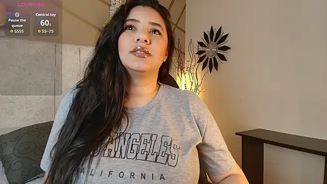 frreeya online show from March 9, 8:13 pm